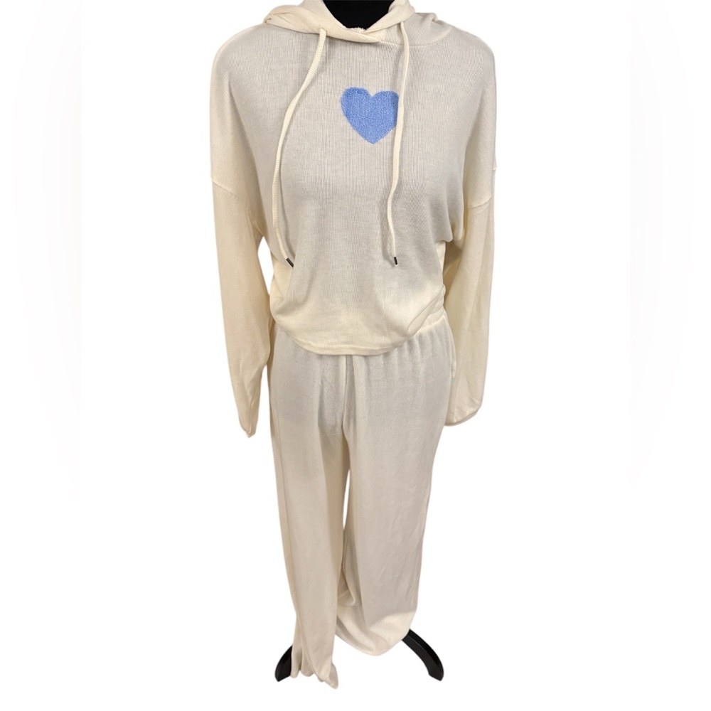 Wild Skye 2 pc cozy Lounge hooded set. Beige. Size Medium. NWT.